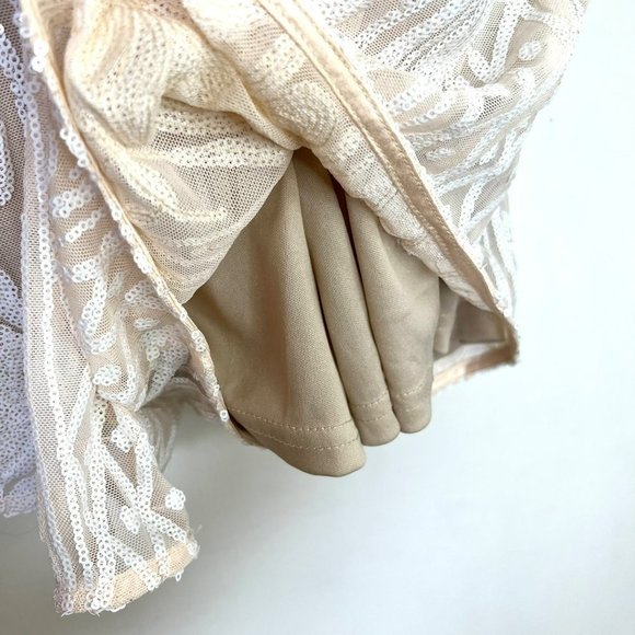 💔💔 SOLD 💔💔 NWOT LULU’S CATCH A SPARK WHITE & NUDE SEQUIN ROMPER - Picture 8 of 14